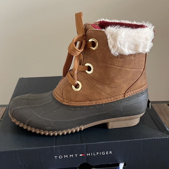 black and pink tommy hilfiger duck boots